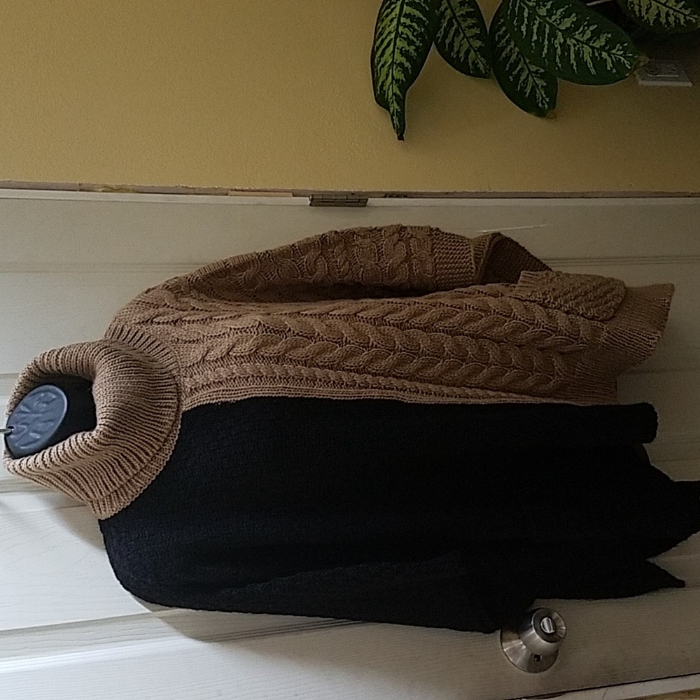 Andrea Jovine Poncho/sweater